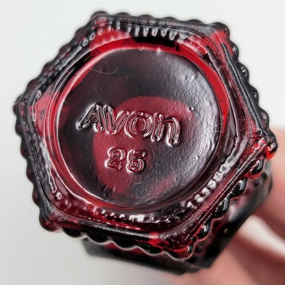 Avon Cape Cod Ruby Red Dish Collection Salt Or Pepper Shaker Vintage Read - Picture 8 of 10